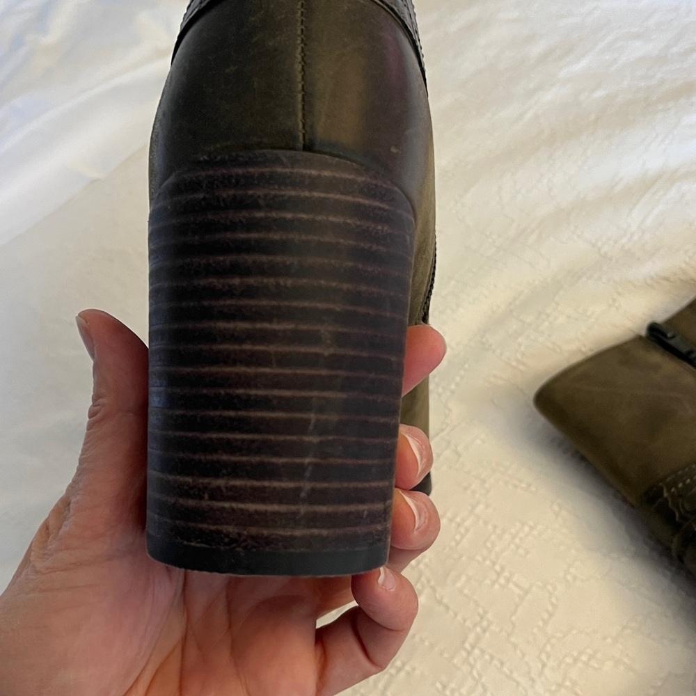 Vionic Carnelia  Chelsea Boot Block Heel Olive Oil Color Water Repellent Sz  8.5 - Picture 16 of 17